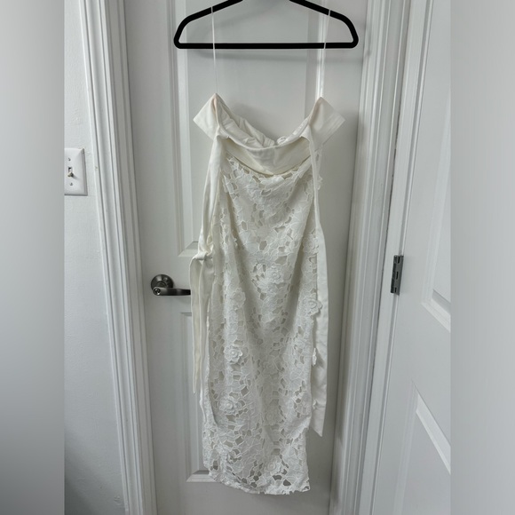 Little White Dress (brand) - Addalyn Lace Floral Midi Dress - Picture 2 of 6